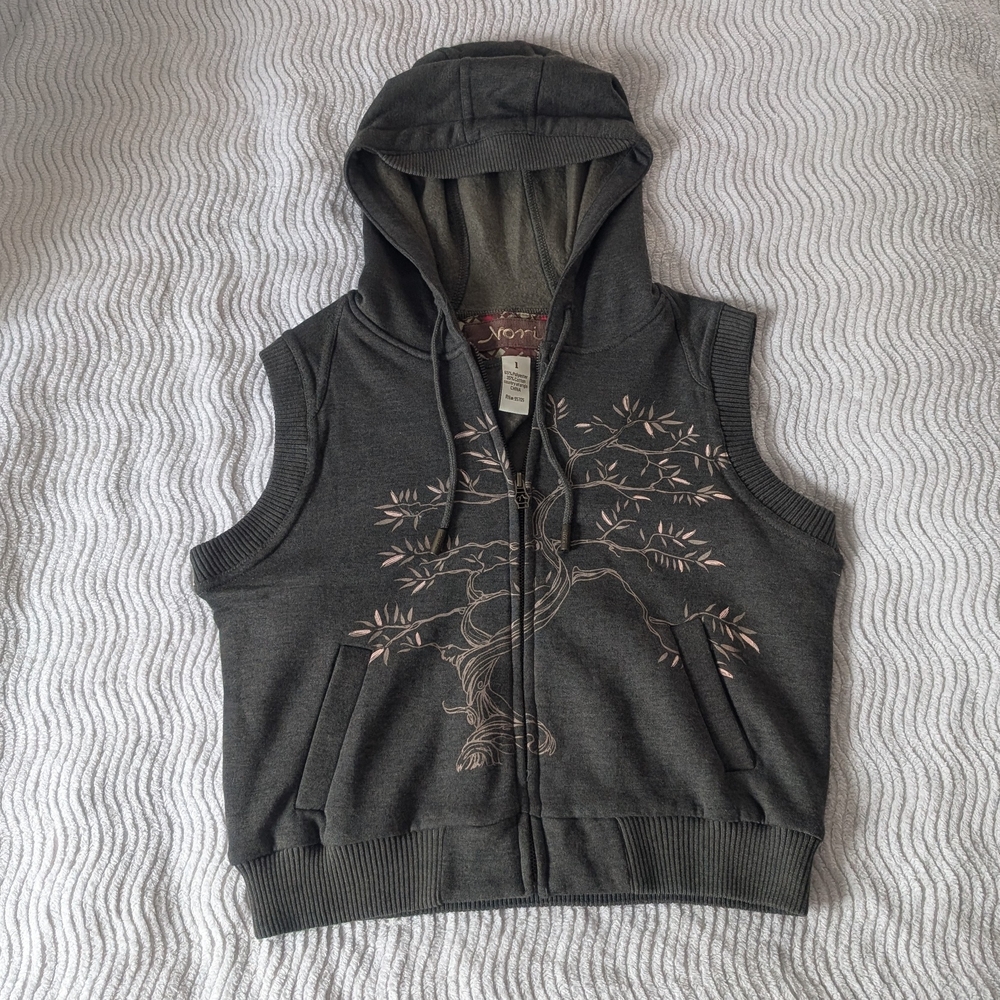 Vintage Y2K Nori Gray Vest with Tree Pattern